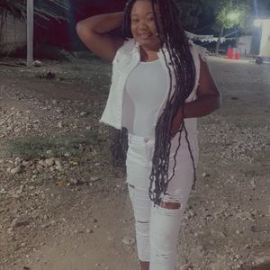 Meet your Posher, Adelene